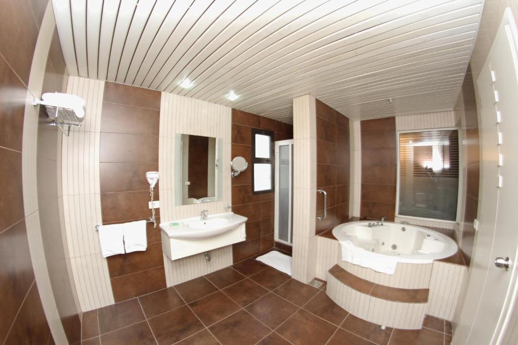 Madisson Hotel 4*
